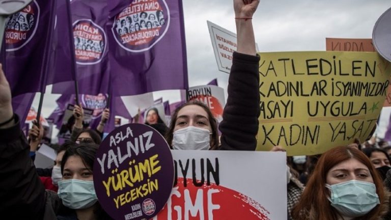 Τ. Ερντογάν: Έτσι απλά καταργήσαμε τη Σύμβαση της Κωνσταντινούπολης – Νέες διαδηλώσεις