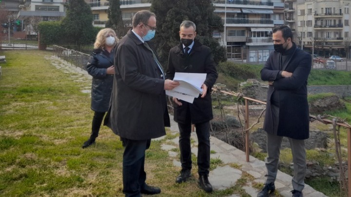 Αυτοψία του δημάρχου Κ. Ζέρβα στην πλατεία Διοικητηρίου