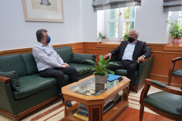 Ο Δήμαρχος Αποκορώνου με τον Περιφερειάρχη Κρήτης για αναπτυξιακά έργα