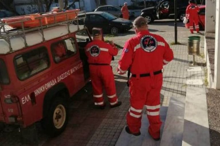 Εθελοντές της Ελληνικής Ομάδας Διάσωσης Μαγνησίας στο Δαμάσι για παροχή βοήθειας