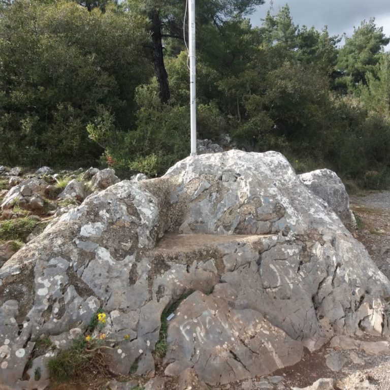 Πρόταση για ανάπλαση – ανάδειξη του “καθίσματος” του Θ. Κολοκοτρώνη στον Άγιο Θεόδωρο Τρίπολης