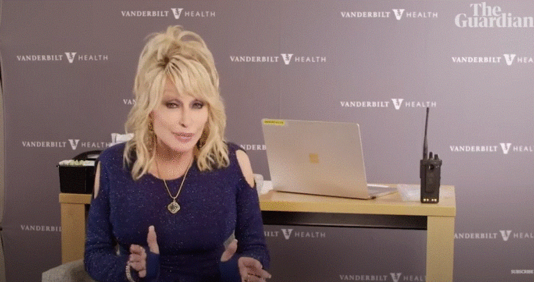 Η Dolly Parton διασκεύασε το τραγούδι της Jolene πριν κάνει το εμβόλιο το οποίο χρηματοδότησε (video)