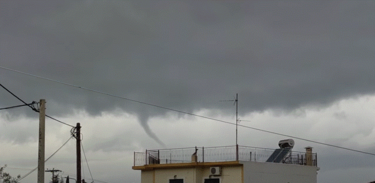 Εντυπωσιακός υδροστρόβιλος πάνω από την Πάτρα (video)