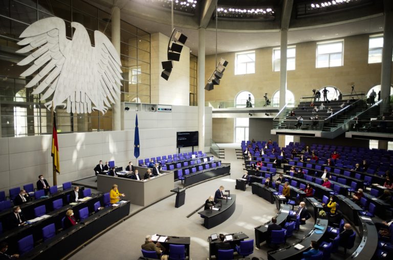 Γερμανία: Θέμα εμπιστοσύνης στο πρόσωπο της Καγκελαρίου Μέρκελ, θέτει η αντιπολίτευση