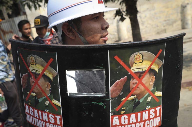 Μεγαλώνει ο αριθμός των νεκρών από τη βίαιη καταστολή στη Μιανμάρ