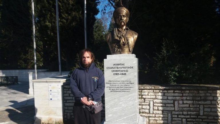 Προτομή του Νικηταρά στην πλατεία Άρεως της Τρίπολης