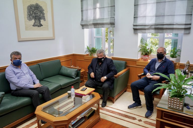 Συνάντηση Περιφερειάρχη Κρήτης με το Δήμαρχο Σφακίων