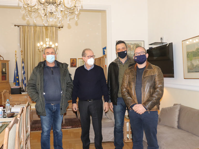 Στον περιφερειάρχη της Πελοποννήσου οι πυροσβέστες