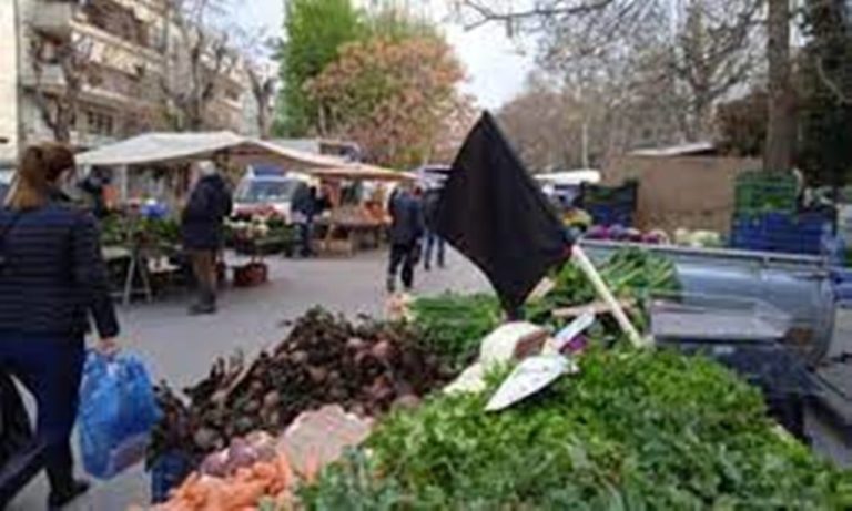 Με μαύρες σημαίες οι εργαζόμενοι των λαϊκών αγορών