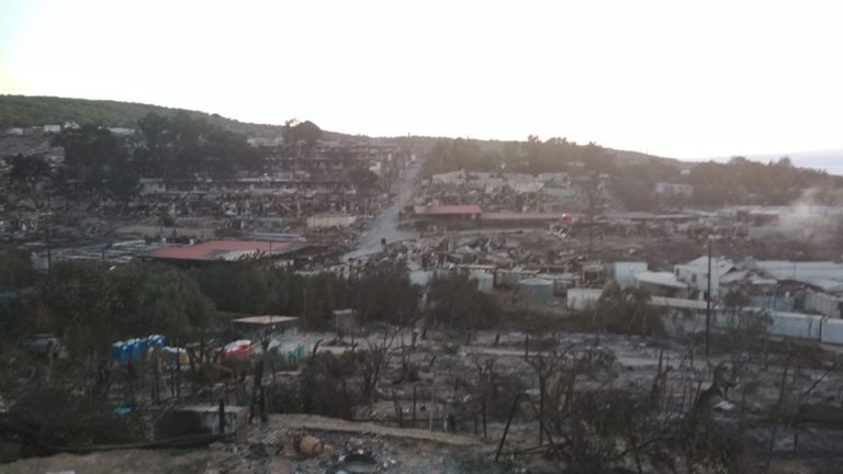 Σε πενταετή κάθειρξη καταδικάστηκαν οι δύο ανήλικοι για τη φωτιά στη Μόρια