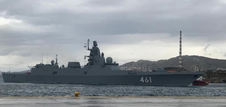 Η ρωσική φρεγάτα «Ναύαρχος Κασατόνοβ» στον Πειραιά