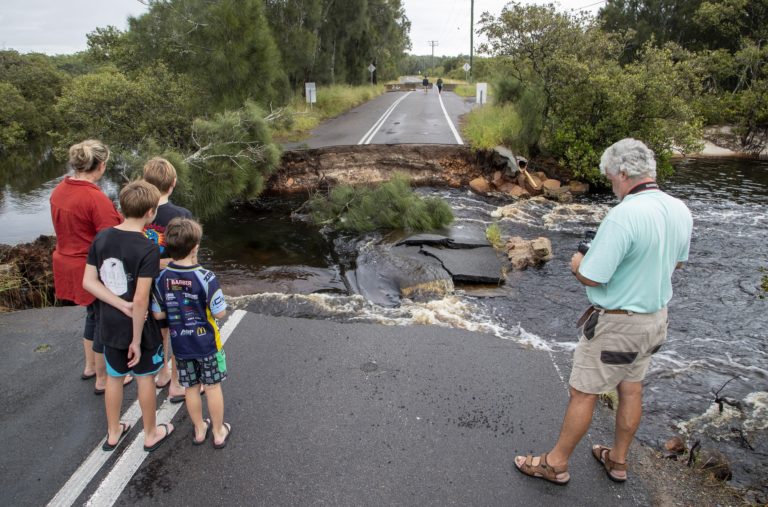 Αυστραλία: Επικίνδυνη καταιγίδα στις ακτές Νέας Νότιας Ουαλίας – Πλημμύρες στο Σίδνεϊ