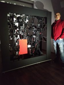 “Ναυαγός στο Σπίτι μου”: Η έμπνευση του καλλιτέχνη shadow art Τ. Βαΐτση εν μέσω κορονοϊού