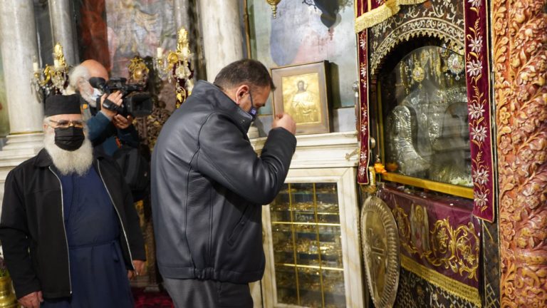 Υπουργός Εθνικής Άμυνας από τη Λέσβο: Με τους “φρουρούς των τειχών” άγρυπνους στις επάλξεις, εύχομαι Καλή Ανάσταση ( εικόνες – video)