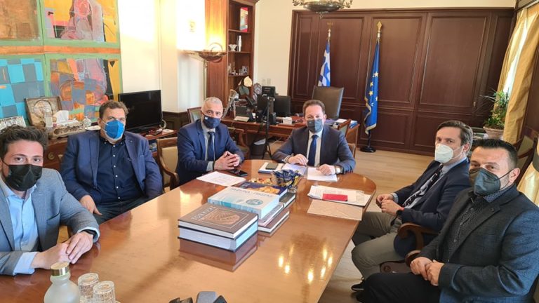Η αξιοποίηση του προγράμματος “Αντώνης Τρίτσης” στο επίκεντρο της συνάντησης  Πέτσα-Δημάρχου Νάουσας