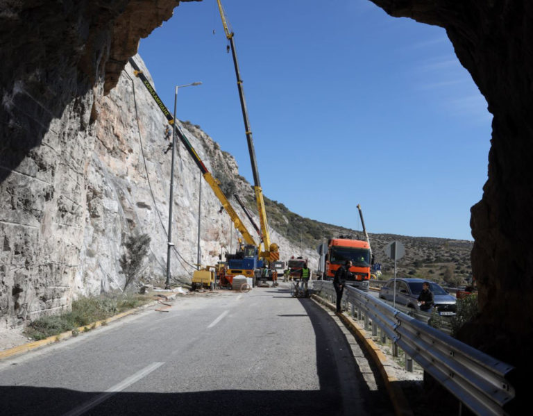 Το Σάββατο 24/4 παραδίδονται στην κυκλοφορία και τα 2 ρεύματα κυκλοφορίας στις “Τρύπες Καραμανλή”