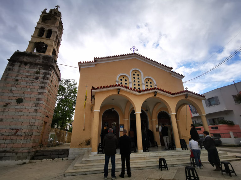 Σε ποιους επιτρέπονται οι μετακινήσεις εκτός νομού – Με αυστηρά μέτρα προστασίας οι πιστοί στις εκκλησίες