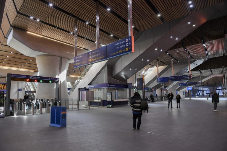 Λονδίνο: Έληξε το συμβάν στο London Bridge – Ξανανοίγει ο σταθμός