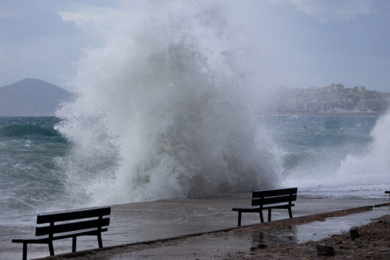 Θυελλώδεις άνεμοι στο Αιγαίο και σημαντικές βροχοπτώσεις στην Κρήτη