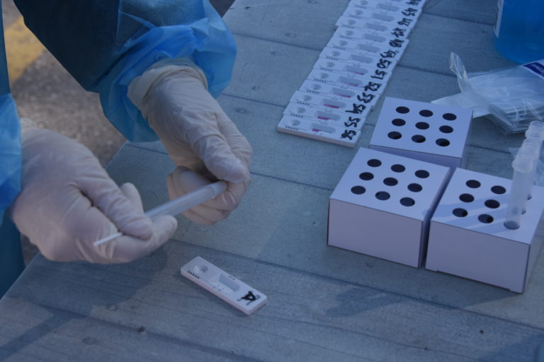 Η διάθεση self tests θα αφορά μόνο σε μαθητές λυκείου και εκπαιδευτικούς