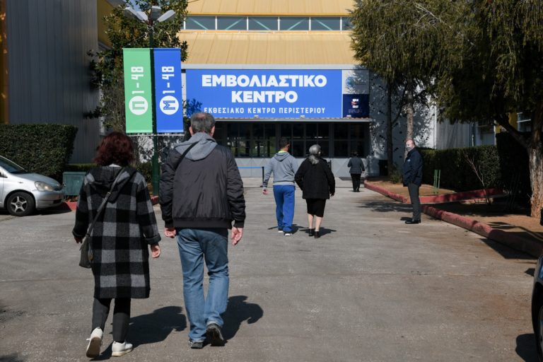 Σκέρτσος: Τέλος του SMS έως 15/5, τον Μάιο εμβολιασμός για όλους τους ενήλικες