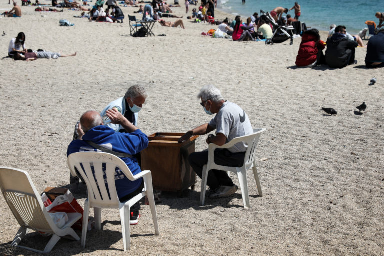 Και το καλοκαίρι με μάσκες και κανόνες λένε οι ειδικοί (audio)