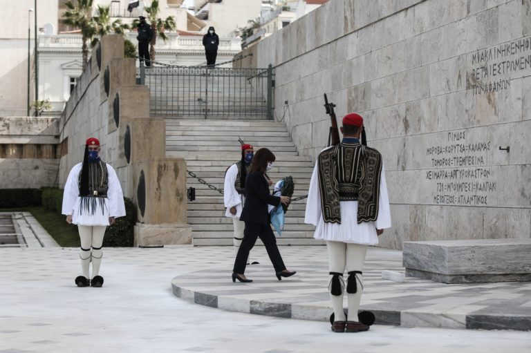 Ημέρα Φιλελληνισμού: Στον Άγνωστο Στρατιώτη ΠτΔ και Ν. Κεραμέως (video)