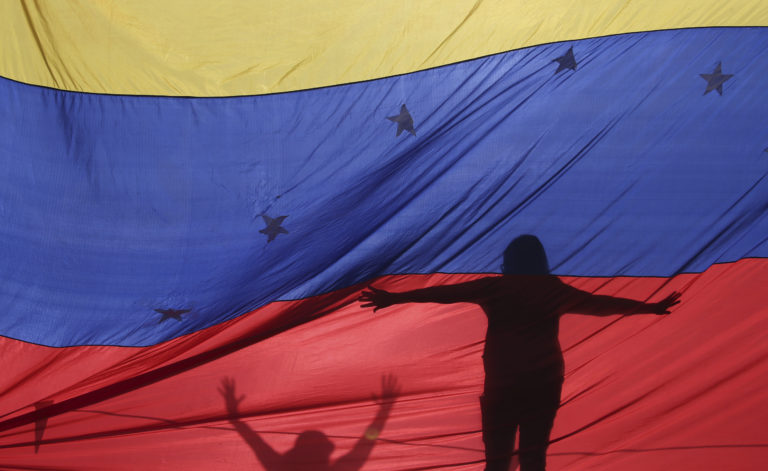 Αποζημίωση σε πρώην υπάλληλο της πρεσβείας της Βενεζουέλας για σεξουαλική παρενόχληση – Πολιτική αντιπαράθεση ΝΔ – ΣΥΡΙΖΑ
