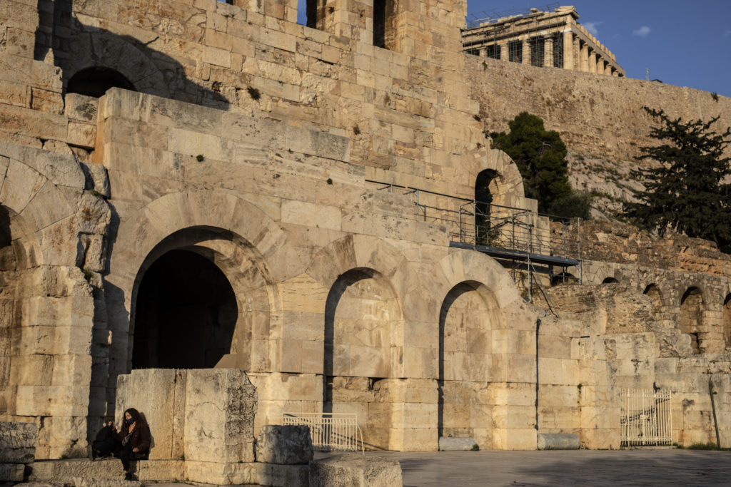Πρόσκληση Μενδώνη σε Τσίπρα για ξενάγηση στην Ακρόπολη – Να απαντήσει ως υπουργός στη Βουλή και όχι ως ξεναγός, λέει ο ΣΥΡΙΖΑ