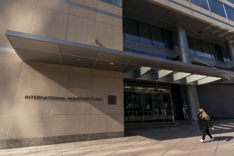 Το ΔΝΤ συνιστά την επιβολή προσωρινού φόρου στους πλούσιους