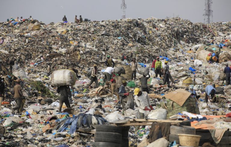 ΗΠΑ: Επιστήμονες αναπτύσσουν ένα 100% ανακυκλώσιμο πλαστικό