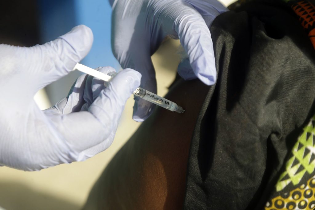 Covid-19: Δωρεά 80 εκατ. δόσεων εμβολίων από τις ΗΠΑ σε ξένες χώρες – Το 75% μέσω του μηχανισμού Covax