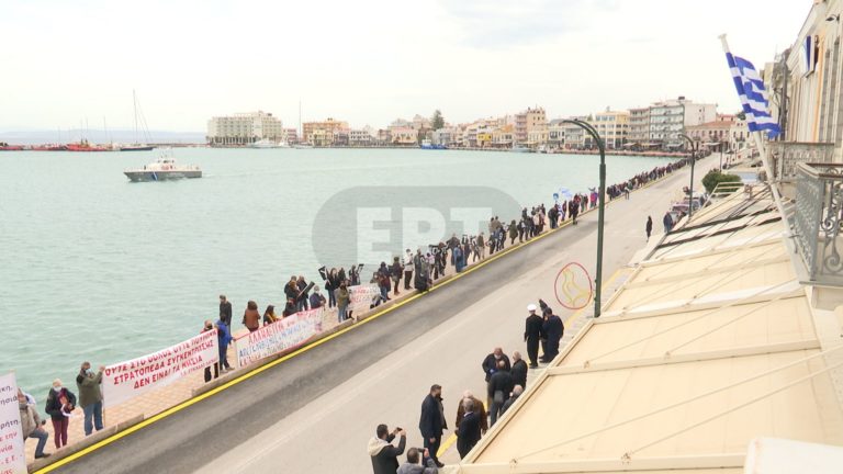 Ανθρώπινη αλυσίδα κατά νέας Δομής προσφύγων –  μεταναστών στη Χίο