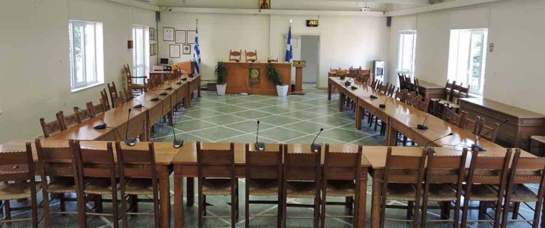 Ένταση στο Δημοτικό Συμβούλιο Χανίων για το θέμα των πειραματικών σχολείων