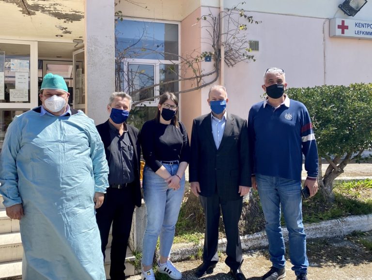 Κέρκυρα: Επίσκεψη Στ. Γκίκα στο εμβολιαστικό κέντρο Λευκίμμης