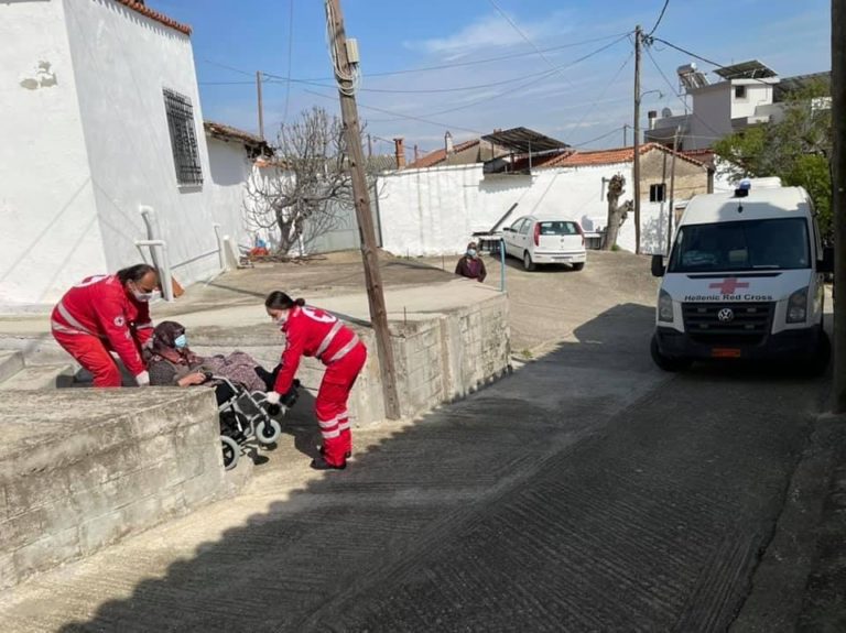 Ροδόπη: Ο Δήμος Ιάσμου διευκολύνει τον εμβολιασμό των ηλικιωμένων