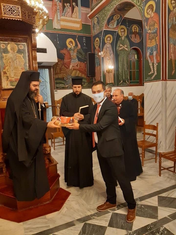 Ροδόπη – Δήμος Ιάσμου: Πασχαλινά τσουρέκια σε Χριστιανούς Δημότες από τον Δήμαρχο