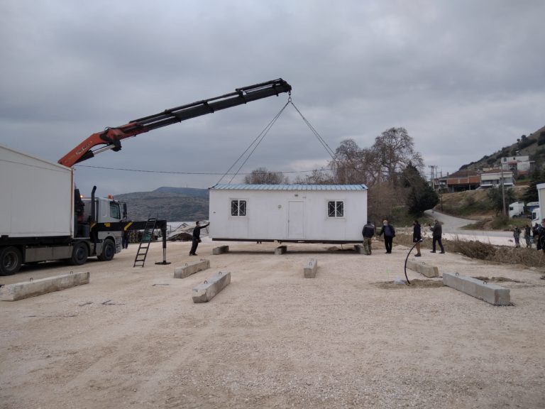 Ελασσόνα: Τριάντα σεισμόπληκτες οικογένειες περιμένουν οικίσκους – δωρεάν ίντερνετ
