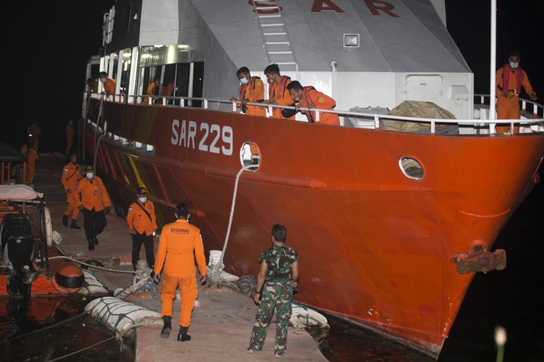 Ινδονησία: Πετρελαιοκηλίδα στην περιοχή που χάθηκε υποβρύχιο του Πολεμικού Ναυτικού