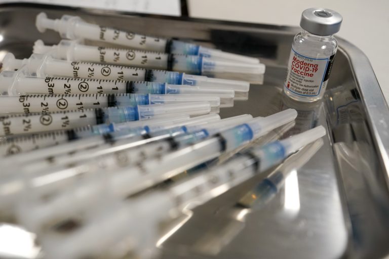 ΗΠΑ – Moderna: Άδεια της Υπηρεσίας Φαρμάκων (FDA) για φιαλίδια με 15 δόσεις του εμβολίου