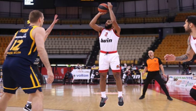 «Αντίο» με νίκη στο ΣΕΦ ο Ολυμπιακός, 82-75 την Κίμκι