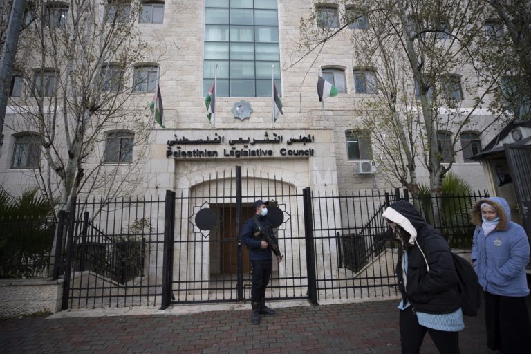 Αναβλήθηκαν οι παλαιστινιακές βουλευτικές εκλογές – Μπορέλ: Πολύ απογοητευτική η απόφαση