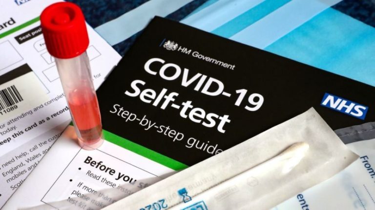 Δύο self tests για όλους τους εργαζόμενους δημοσίου και ιδιωτικού τομέα από 24 έως 29 Μαΐου
