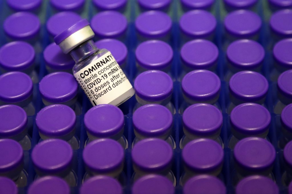 BioNTech: Δεν χρειάζεται “ακόμη” να προσαρμοστεί το εμβόλιο της Pfizer στις παραλλαγές της Covid-19