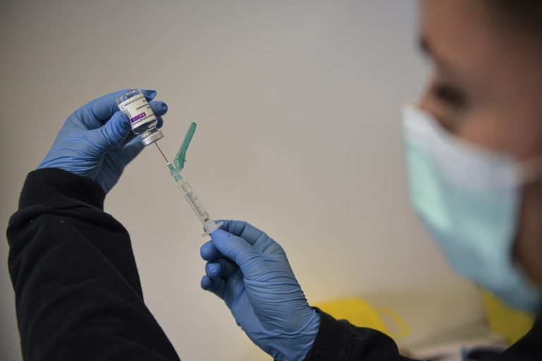 Ιταλία: Εμβολιαστικά κέντρα για νέους πριν φύγουν για διακοπές