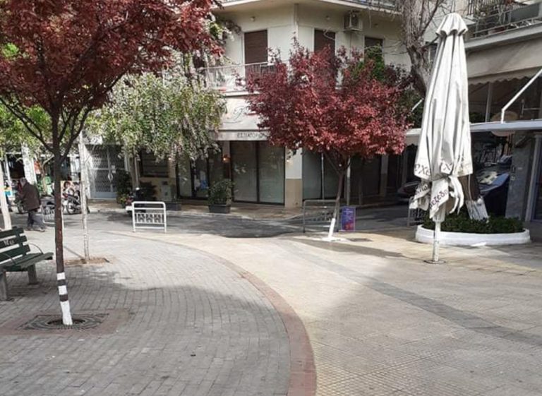 Επιχείρηση καθαριότητας του Δ. Αθηναίων στην πλατεία Αγ. Γεωργίου – Μαζεύτηκαν 50 σακούλες με σκουπίδια (gallery)