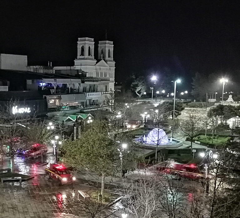 Απολύμανση στην κεντρική πλατεία Πύργου