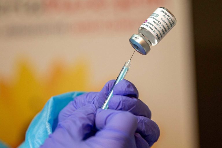 Ο EMA «δεν έχει ακόμη καταλήξει σε συμπέρασμα» σχετικά με το εμβόλιο της AstraZeneca