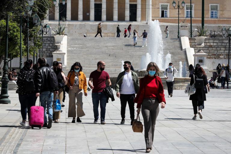 Χαλάρωση lockdown: Τι εισηγούνται οι λοιμωξιολόγοι (video)