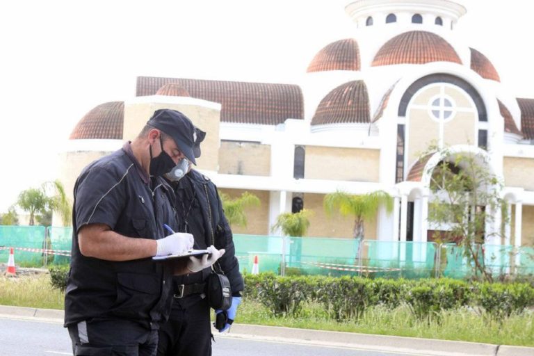 Κύπρος:  Όριο 50 ατόμων εντός των εκκλησιών – Μέχρι 10 άτομα στα σπίτια την ημέρα του Πάσχα
